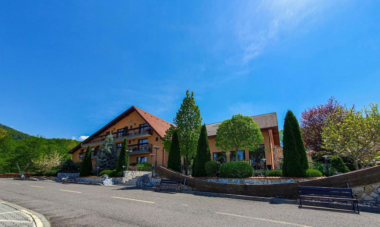 Hotel Belvedere Совата Екстериор снимка