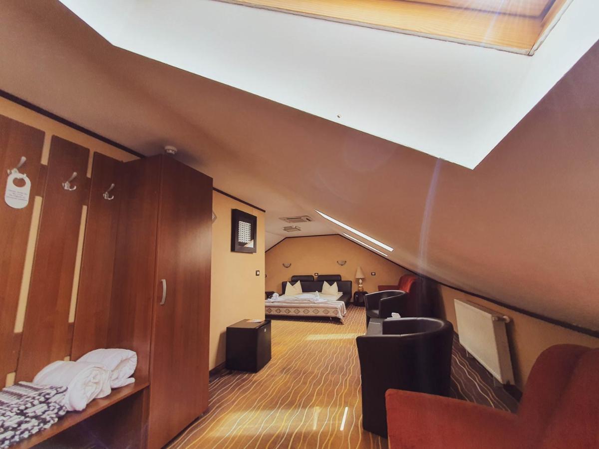 Hotel Belvedere Совата Екстериор снимка