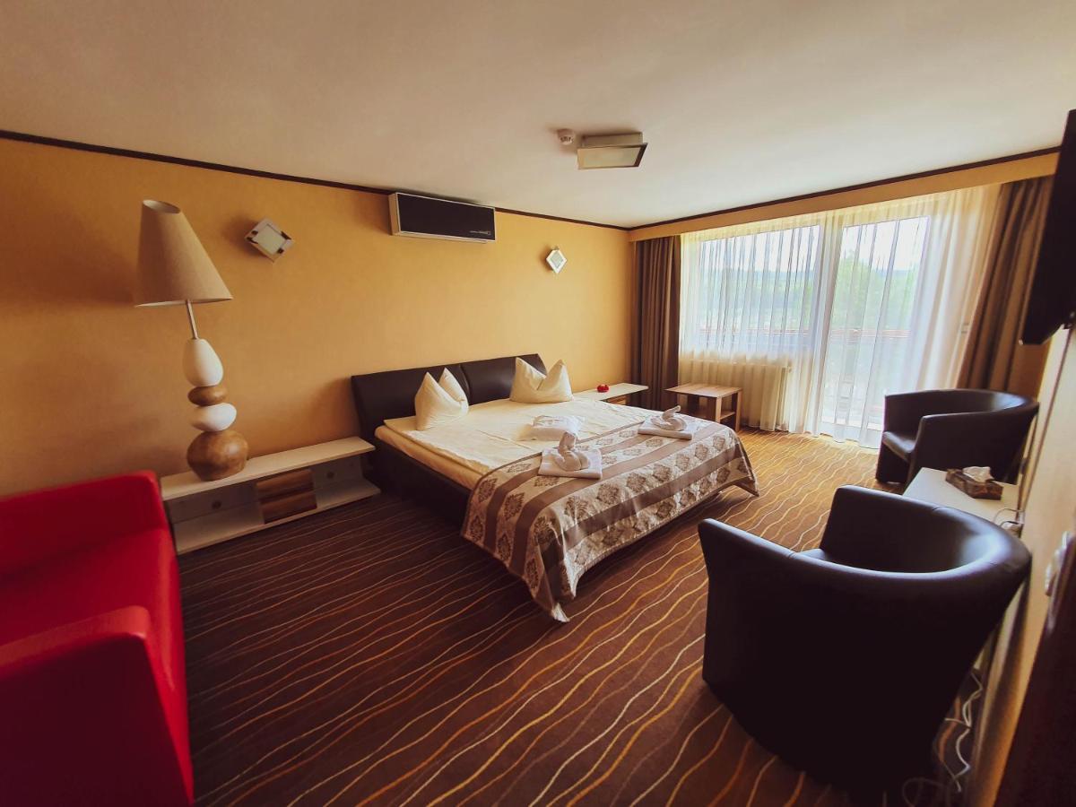 Hotel Belvedere Совата Екстериор снимка