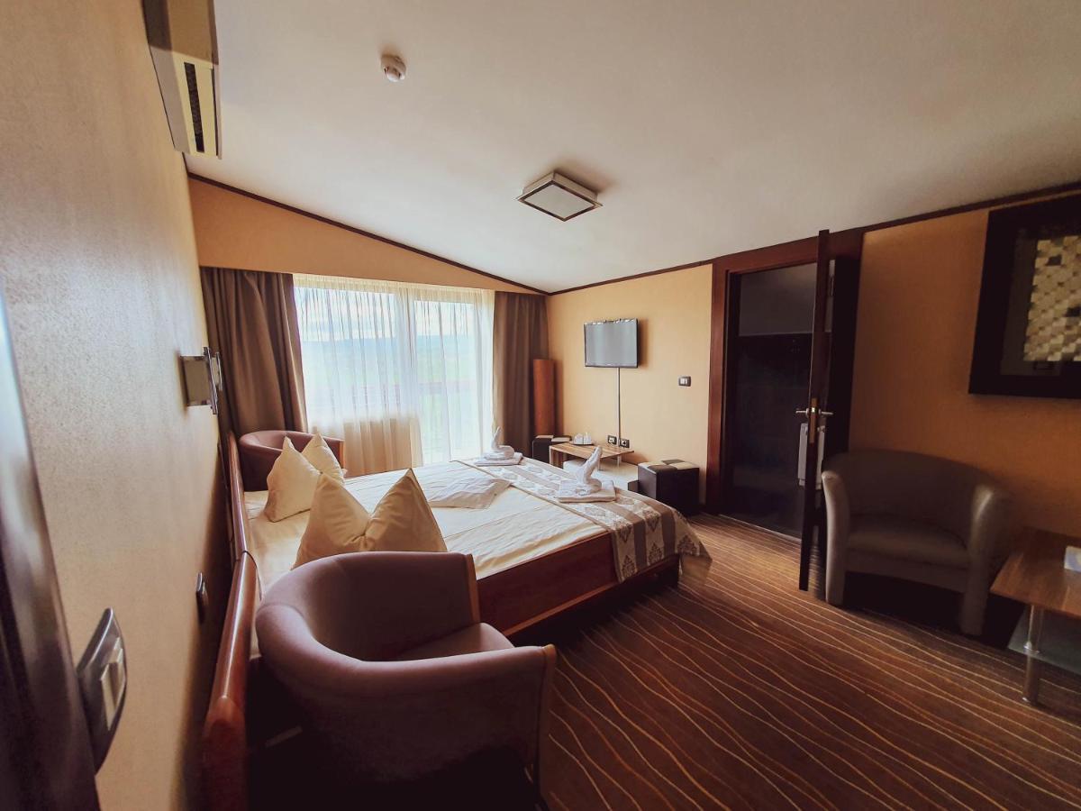 Hotel Belvedere Совата Екстериор снимка