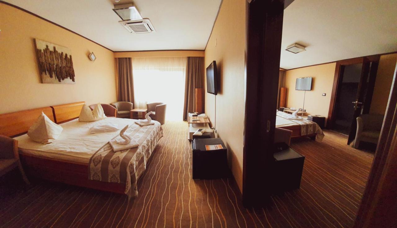 Hotel Belvedere Совата Екстериор снимка