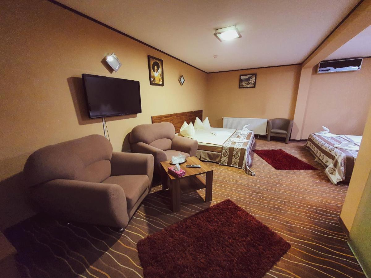 Hotel Belvedere Совата Екстериор снимка