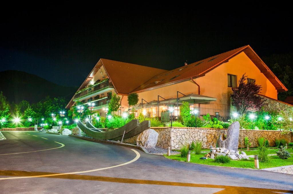Hotel Belvedere Совата Екстериор снимка