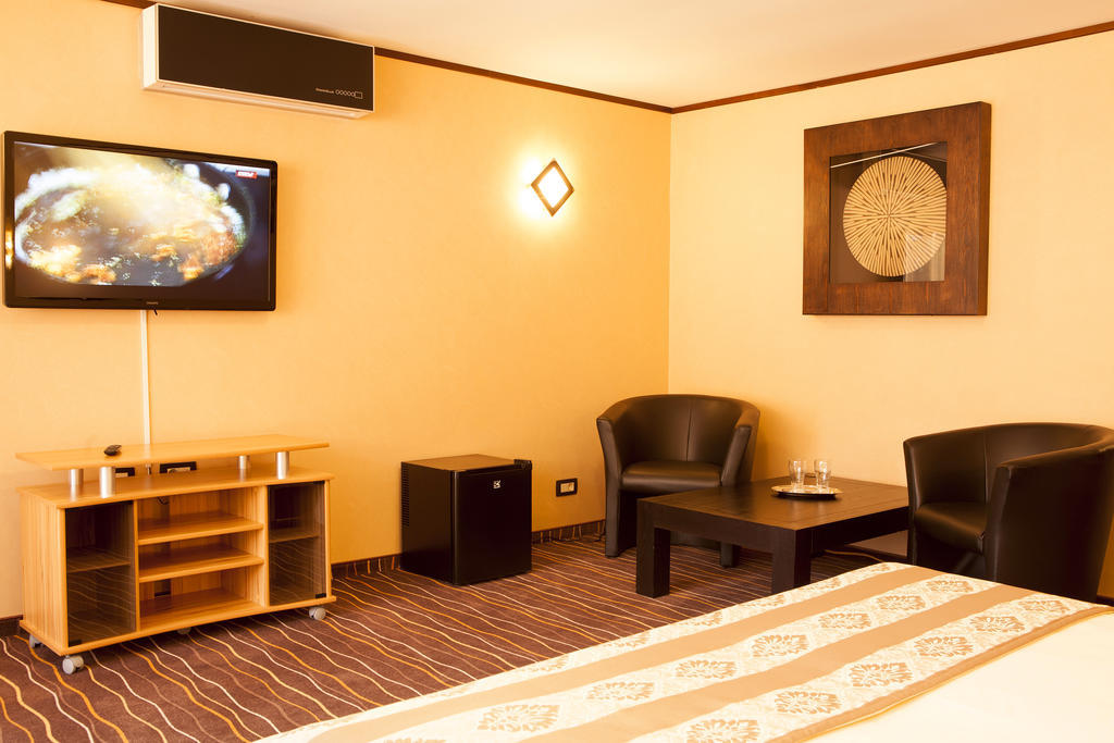 Hotel Belvedere Совата Стая снимка